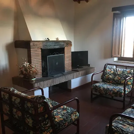 Podere Monte Petreto Agroturismo *